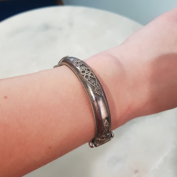Jewelry - Boho silver hinge bracelet